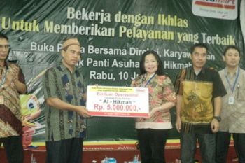 Alfamart Santuni Yatim Piatu Sambil Buka Bersama
