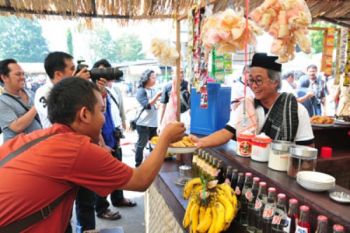 Semen Indonesia Bagikan 3.200 Paket Sembako Murah