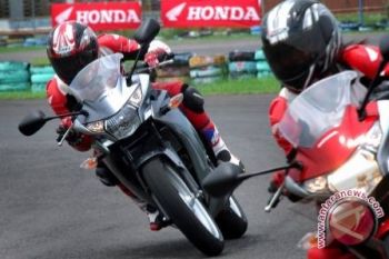 Merasakan menjadi pembalap dengan &ldquo;Track Day All New CBR 150R&rdquo;