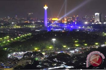 Mau Naik Monas? Antre Dulu dua Jam Lebih