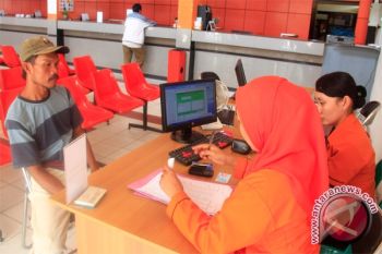 Jelang Lebaran, Kantor Pos Tambah Petugas Imbangi Peningkatan Transaksi