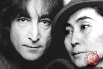  Yoko Ono Terbitkan Buku Seni Konseptual "Acorn"