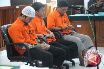  Tiga Terdakwa Teroris Bom Divonis Lebih Ringan
