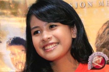  Maudy Ayunda Beri Tips Menata Meja Di YouTube