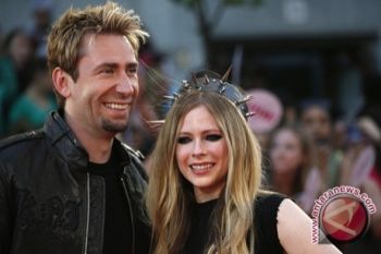 Avril Lavigne Nikah di Prancis
