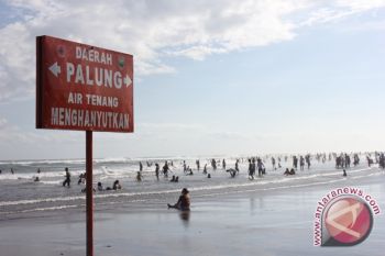 BPBD pasang rambu peringatan objek wisata pantai 