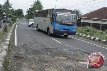 Kontraktor percepat pengerjaan jalan Wates-Purworejo 