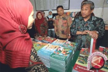  Pemerintah Gratiskan Buku Pelajaran Kurikulum 2013