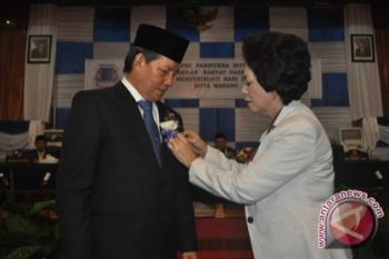 Presiden Anugerahkan Penghargaan kepada Wali Kota Manado 