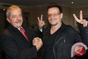  Bono Raih Penghargaan Budaya Prancis