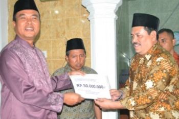 PT SEML Bantu Masjid Bersejarah Rp50 Juta
