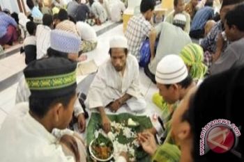 Komunitas Muslim Kepaon Bali gelar "megibung"  