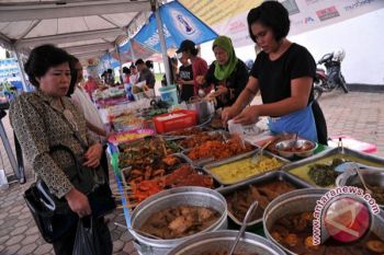 Warga Palembang padati pasar siapkan sahur pertama