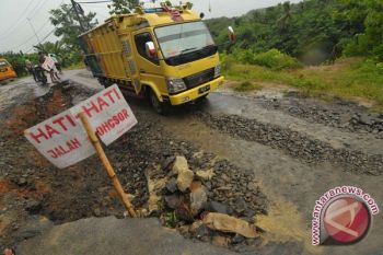 Jalan Menuju Kecamatan Pedalaman Murung Raya Rusak 