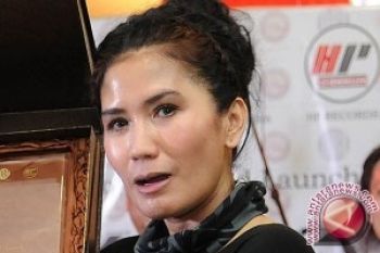  Nicky Astria Kurangi Jadwal Manggung Demi Anak