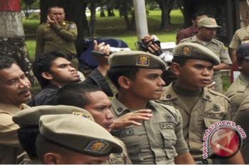 Pelayan Warkop Pontianak Dilarang Berpakaian Pendek