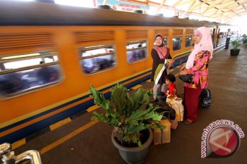 Tiket enam KA tambahan lebaran dijual Minggu 