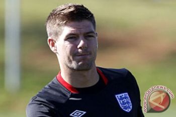 Gerrard minta Suarez untuk tetap di Liverpool