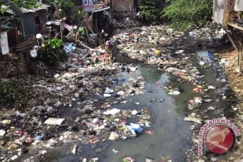 Sampah Menumpuk Di Jakarta Karena Alat Pengangkut Terbatas