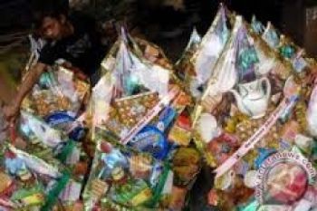 Perajin Keranjang Parsel Kebanjiran Pesanan Jelang Lebaran