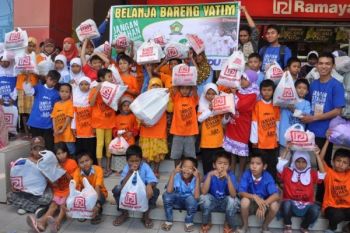 PKPU Padang Ajak 300 Yatim Belanja Bareng