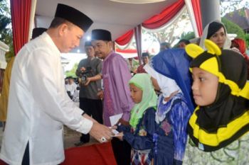 Serahkan Bantuan