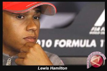  Hamilton Dedikasikan Kemenangan Ke Mantan Kekasihnya