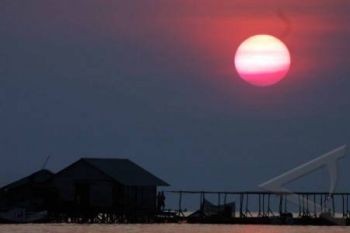 Ratusan Turis Lokal dan Asing Tertahan di Karimunjawa