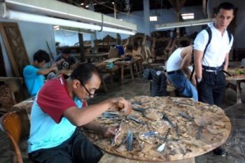 Pengusaha Mebel Sulit  Naikkan Harga 