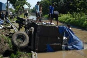 Satu Tewas Akibat Truk Masuk Sungai