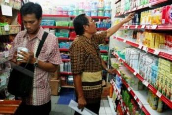 Banyak Barang Kedaluwarsa Ditemukan di Toserba