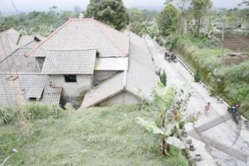 ABU GUNUNG MERAPI