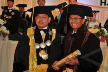 GELAR DOKTOR KEHORMATAN