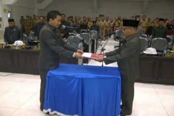 DPRD Kolaka Terima LKPJ Bupati Tahun 2012