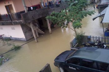 Kota Kendari Lumpuh Akibat Tergenang Air