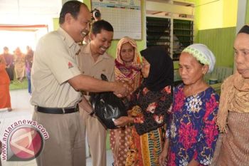 PT Semen Tonasa berbagi sembako