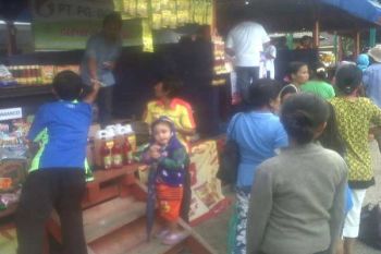 Warga Kendari Serbu Pasar Murah Jelang Ramadhan