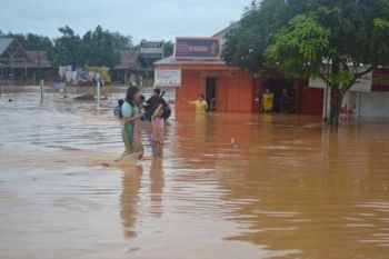 Warga Kambu Terkepung Banjir 