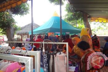 Anggota dpd gelar bazar murah jelang ramadhan