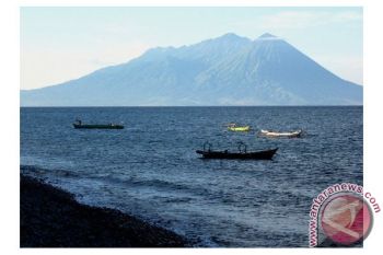 Status gunung sangeangapi diturunkan kembali menjadi waspada