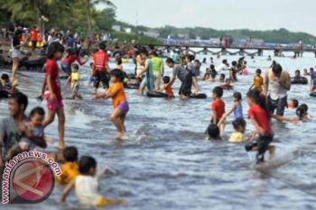 Kawasan Wisata Di Makassar Dipadati Pengunjung