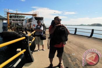 Unjuk rasa pelabuhan tano belum pengaruhi penyeberangan