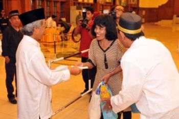 Dwi Soetjipto Bertakbir, Bagikan 3.000 Paket Lebaran