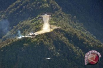 Kapolda Papua Pimpin Pengibaran Merah Putih di Cartenz 