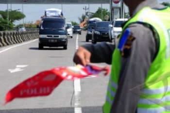 MENGATUR ARUS LALU LINTAS