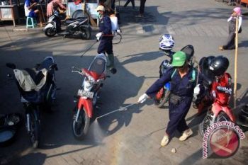 Penyemprotan Malioboro kembali dilakukan perangi bau pesing
