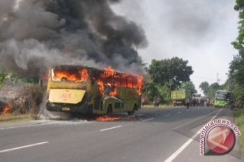 Tak Ada Korban Akibat Bus Terbakar Di Lampung