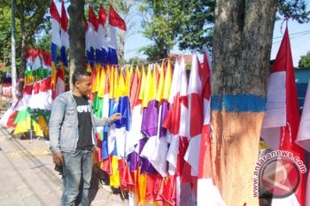 Penjual Bendera di Palangka Raya Ramai Diminati Pembeli 
