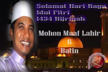 Idul Fitri - Warga Padati Rumah Jabatan Bupati Kotawaringin Timur 