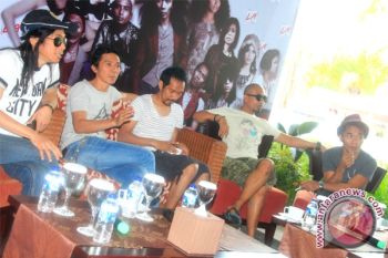 Penggemar Bisa Foto Bareng Personil Slank Saat Konser
